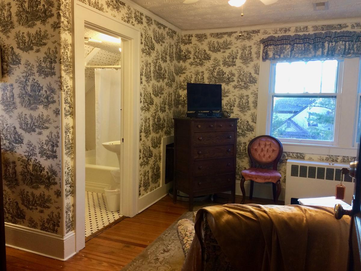 Oakland Cottage Bed And Breakfast Asheville Room photo